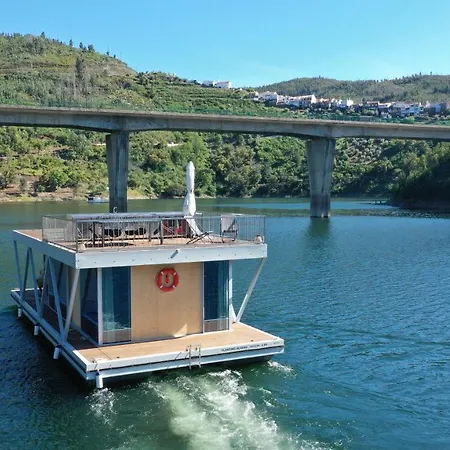 Ботель Floating Alvaro