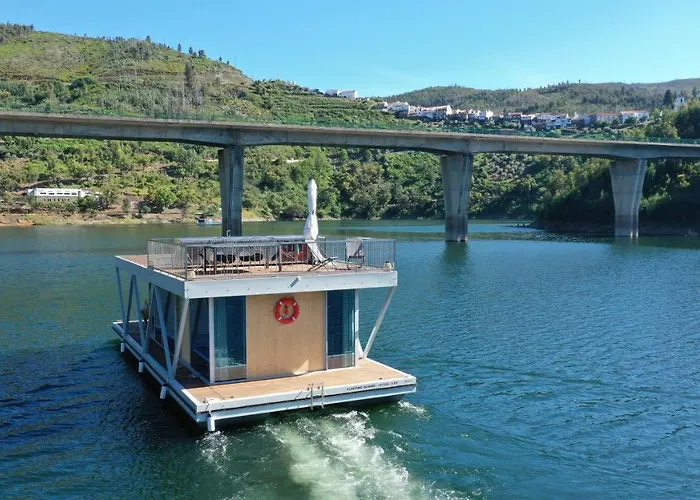 بوتيل Floating Alvaro